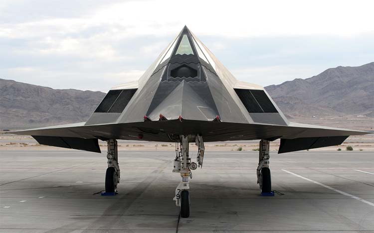 Провал F-117 в Британии. США пытались торговать стелсами задолго до F-35 Провал F-117 в Британии. США пытались торговать стелсами задолго до F-35