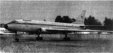 Самолет Ту-104А, оборудованный для тренировки космонавтов на невесомость