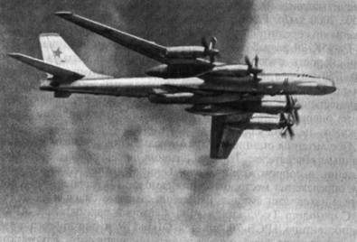 Самолет-носитель Ту-95К с ракетой Х-20