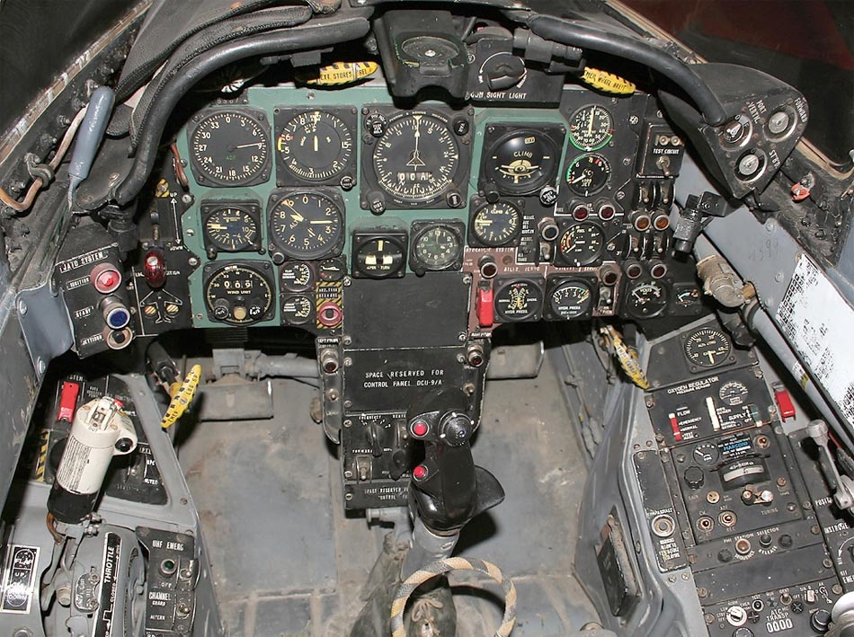 http://www.airwar.ru/image/idop/attack/g91r1/g91r1-10.jpg