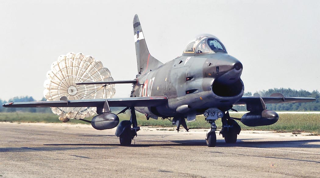 http://www.airwar.ru/image/idop/attack/g91r1/g91r1-7.jpg