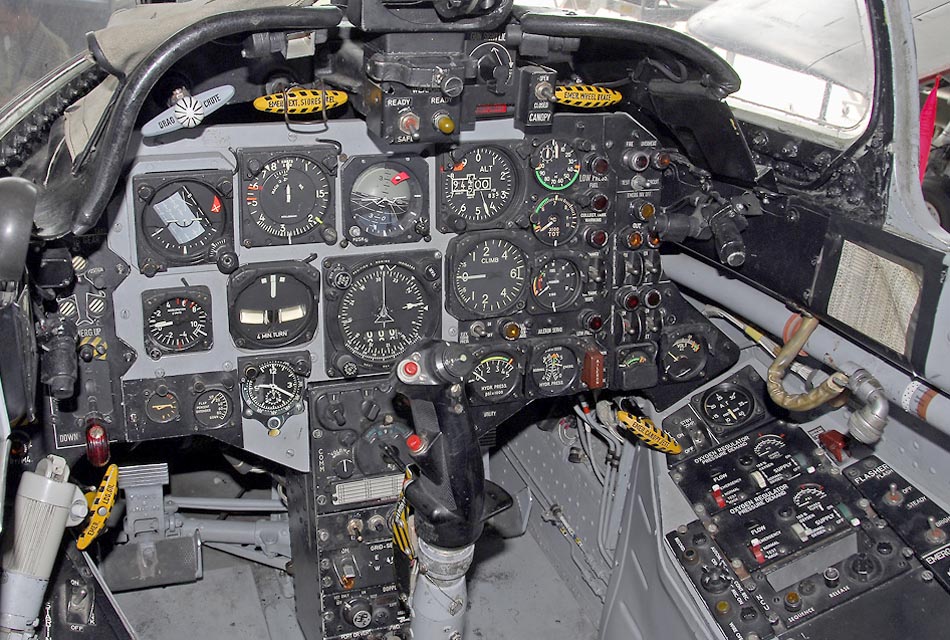 http://www.airwar.ru/image/idop/attack/g91r3/g91r3-8.jpg