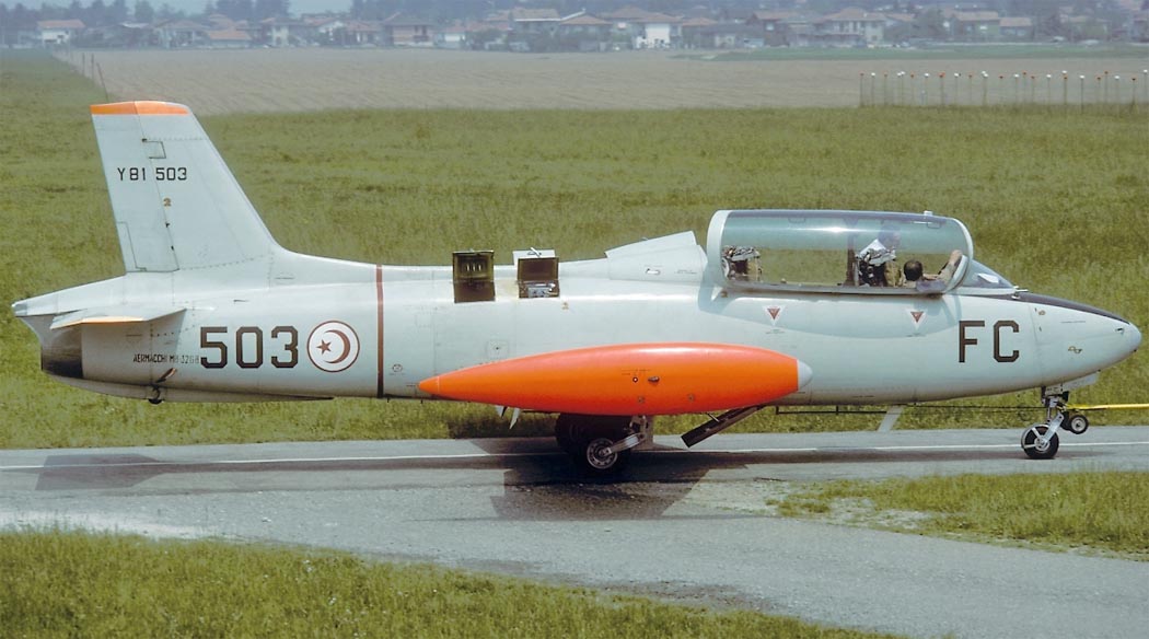 http://www.airwar.ru/image/idop/attack/mb326b/mb326b-3.jpg