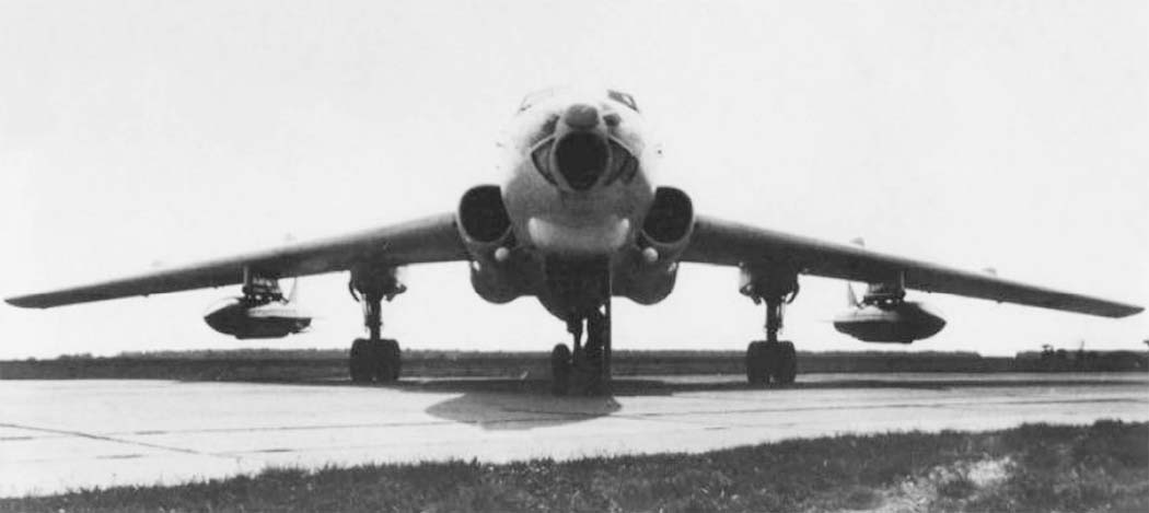 http://www.airwar.ru/image/idop/bomber/tu16k26/tu16k26-14.jpg