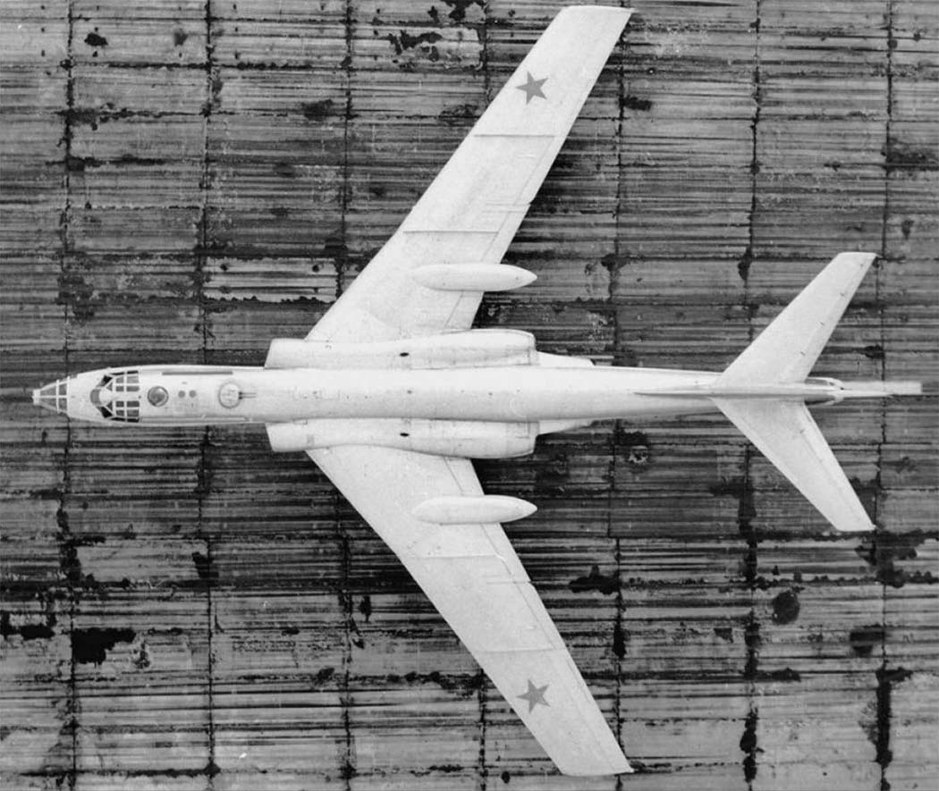 http://www.airwar.ru/image/idop/bomber/tu16k26/tu16k26-7.jpg