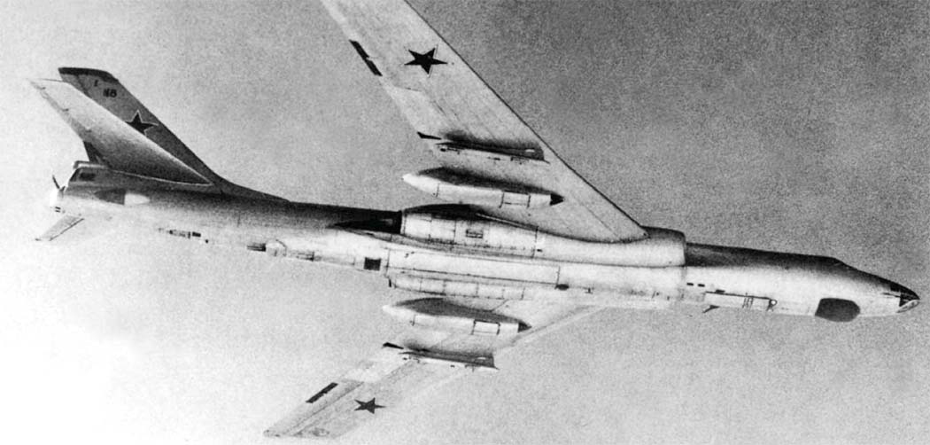 http://www.airwar.ru/image/idop/bomber/tu16ksr/tu16ksr-16.jpg