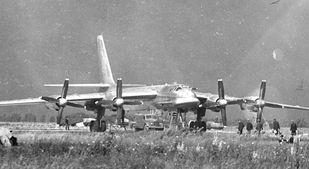 http://www.airwar.ru/image/idop/bomber/tu95km/tu95km-9.jpg