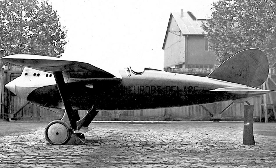 gros moteur et petites ailes... Une petite série de racers... Et un Gee Bee et un Nieuport 42S - Page 25 Nid42-14